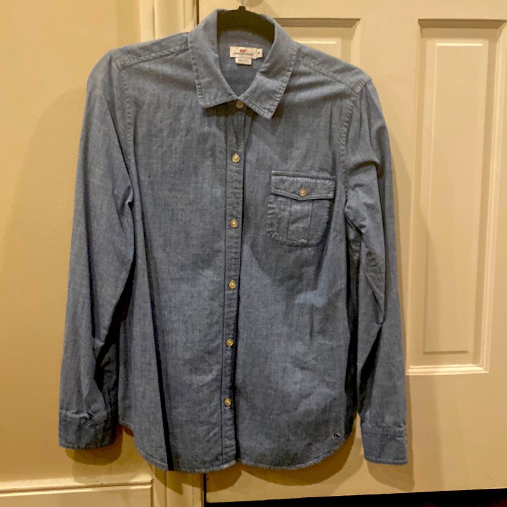 Vineyard vines denim button down. Womens size 10